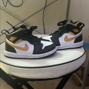 Nike Kids Sneakers Black White Gold